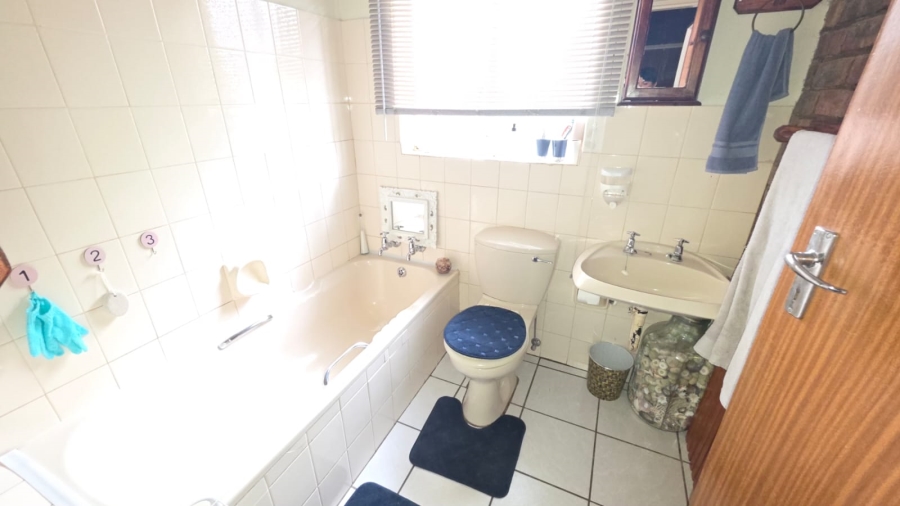 5 Bedroom Property for Sale in Doringkruin North West